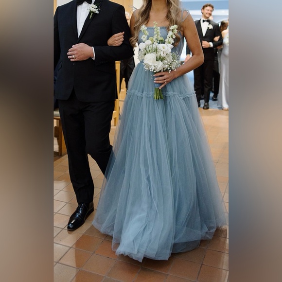 Elegant Milla Blue Tulle Evening Gown - Picture 2 of 2